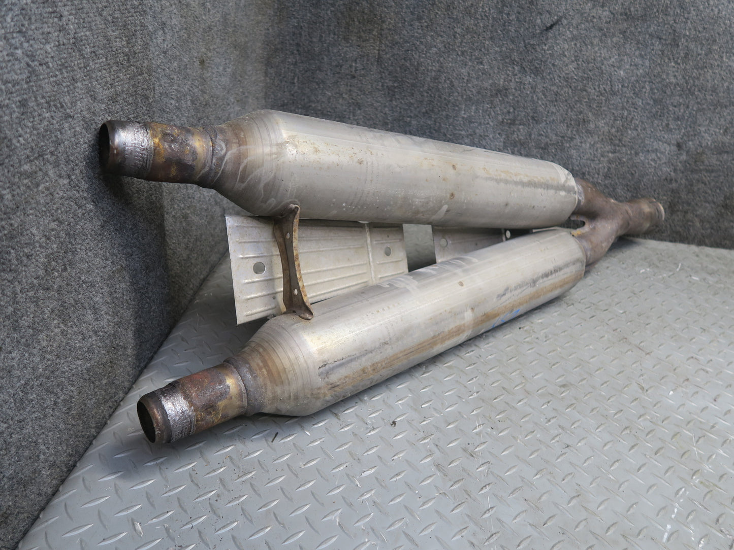 01-06 Lexus UCF30L LS430 Center Exhaust Pipe OEM