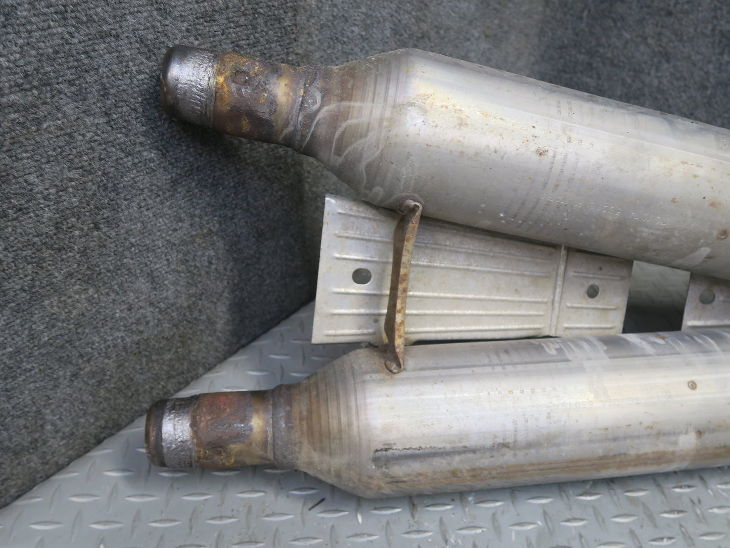 01-06 Lexus UCF30L LS430 Center Exhaust Pipe OEM
