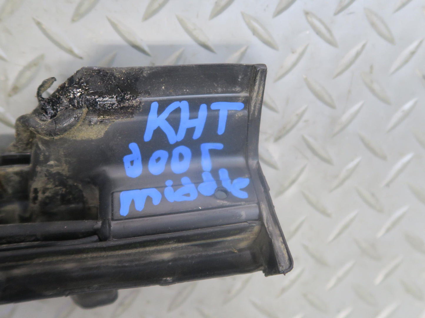 2005-2009 Hummer H2 SUT Rear MID Gate Door Upper Molding Seal Trim