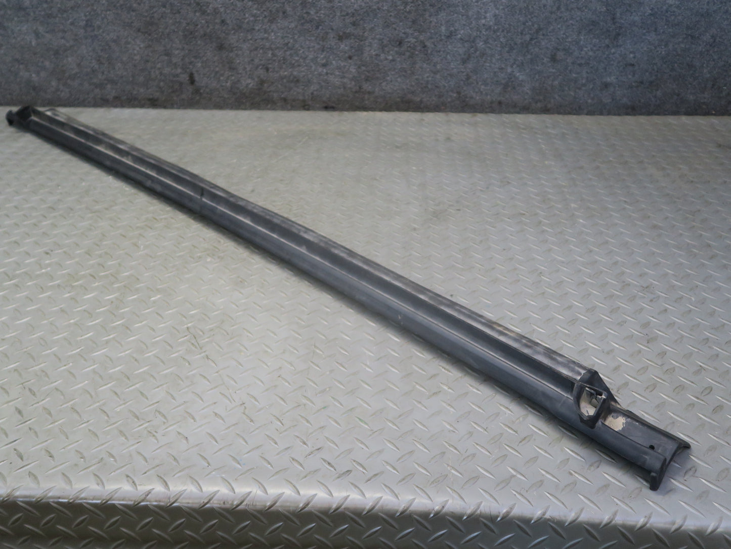 2005-2009 Hummer H2 SUT Rear MID Gate Door Upper Molding Seal Trim