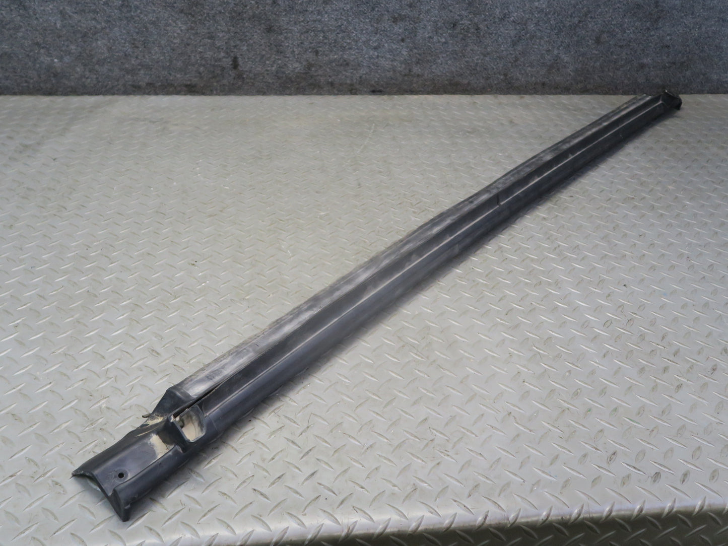 2005-2009 Hummer H2 SUT Rear MID Gate Door Upper Molding Seal Trim
