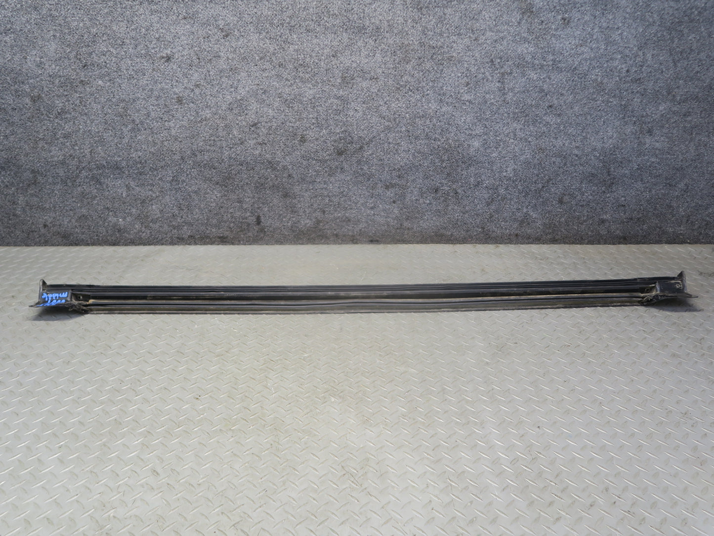 2005-2009 Hummer H2 SUT Rear MID Gate Door Upper Molding Seal Trim
