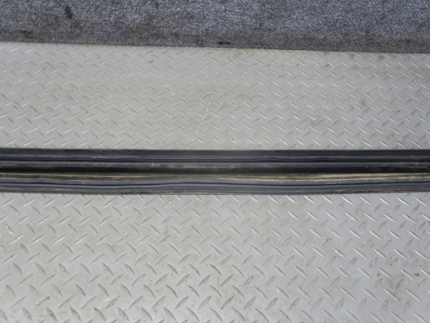 2005-2009 Hummer H2 SUT Rear MID Gate Door Upper Molding Seal Trim