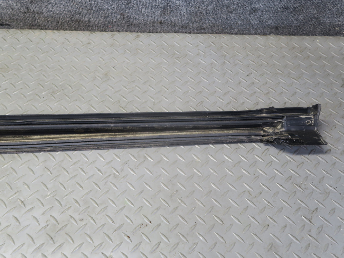 2005-2009 Hummer H2 SUT Rear MID Gate Door Upper Molding Seal Trim