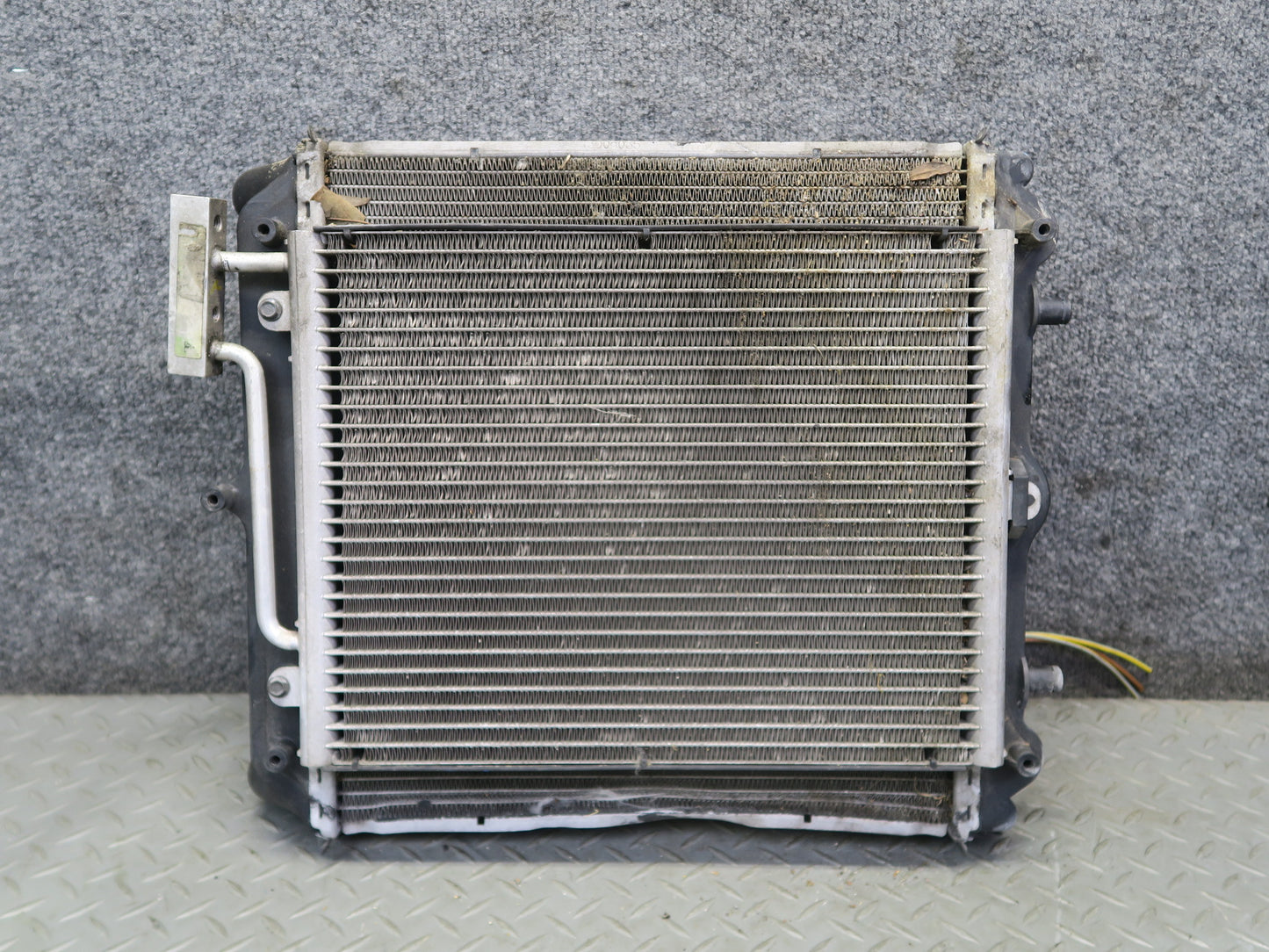 1999-2005 Porsche 911 996 Right Engine Radiator Fan Condenser W/ Shroud