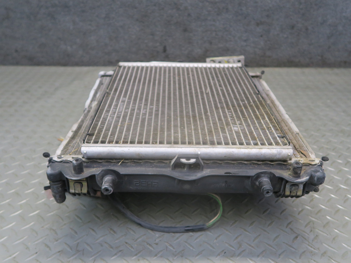 1999-2005 Porsche 911 996 Right Engine Radiator Fan Condenser W/ Shroud