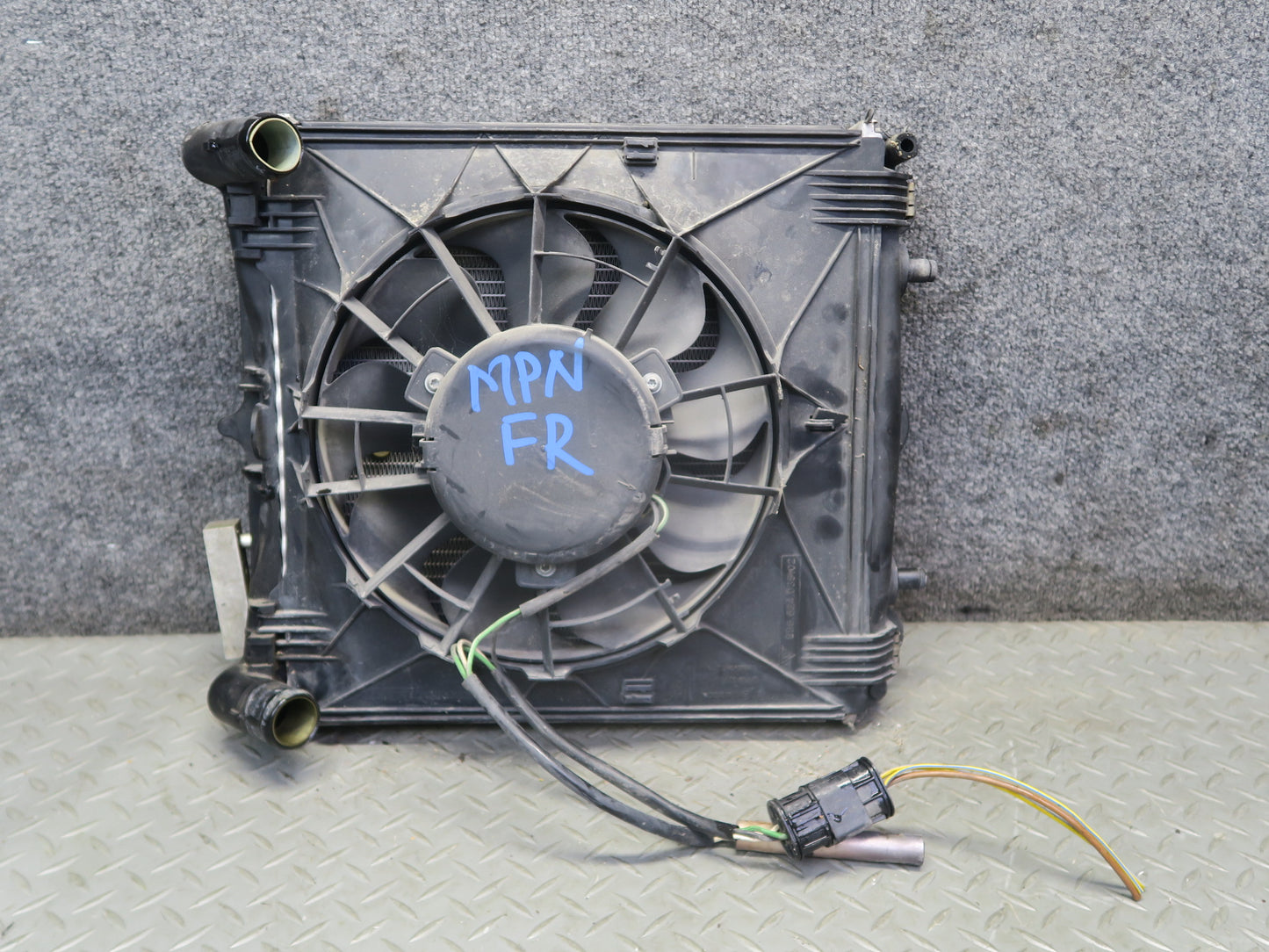 1999-2005 Porsche 911 996 Right Engine Radiator Fan Condenser W/ Shroud