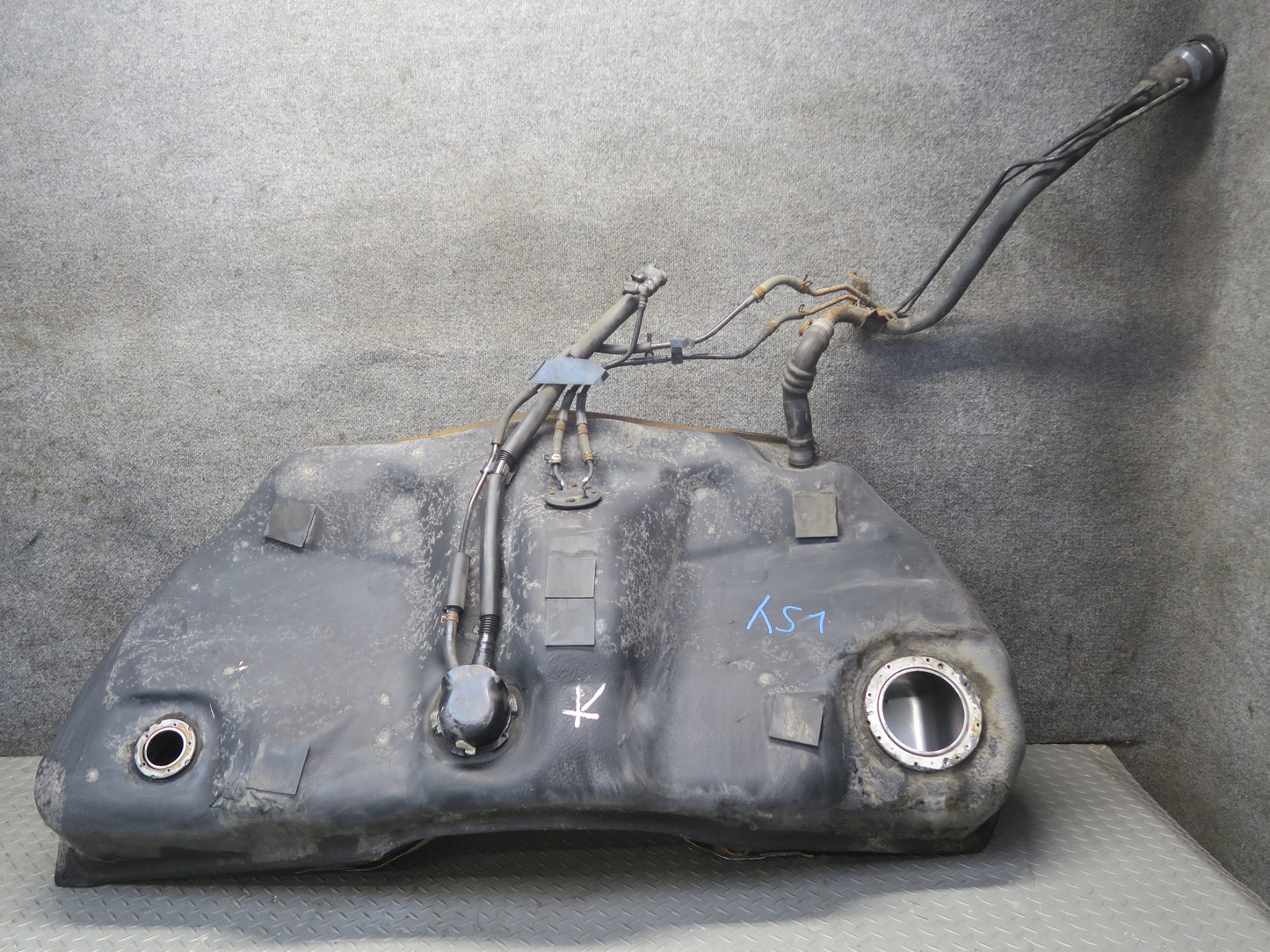 01-05 Lexus UCF30L LS430 Gas Fuel Tank w Filler Neck & Heat Shield OEM