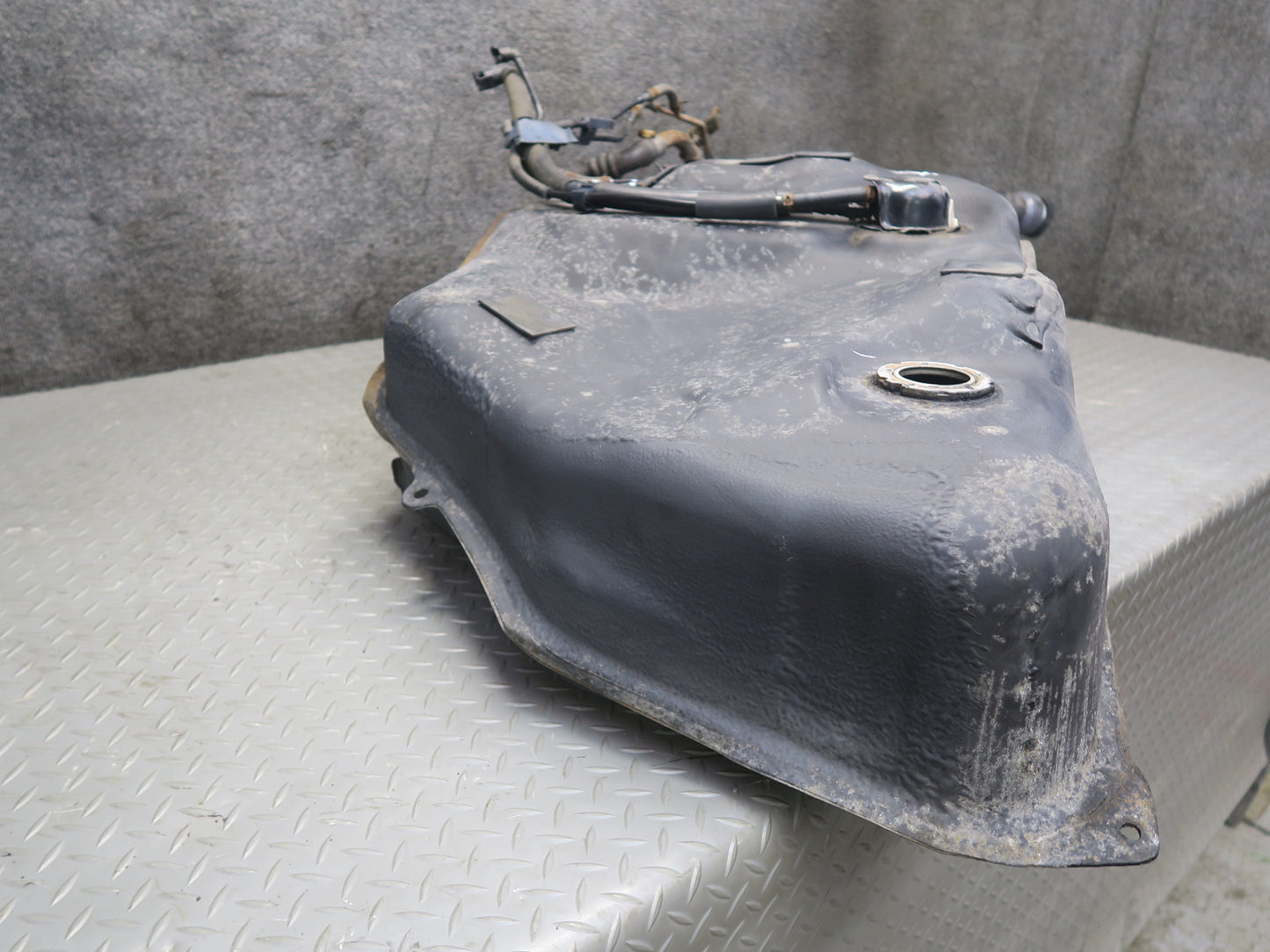 01-05 Lexus UCF30L LS430 Gas Fuel Tank w Filler Neck & Heat Shield OEM