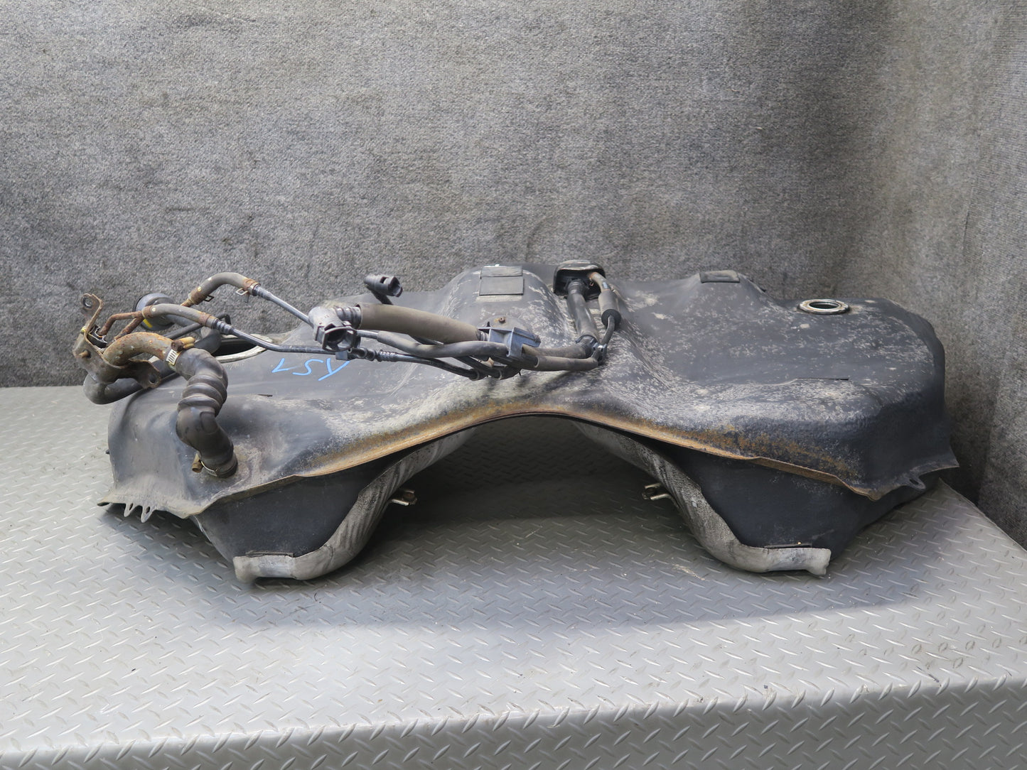 01-05 Lexus UCF30L LS430 Gas Fuel Tank w Filler Neck & Heat Shield OEM