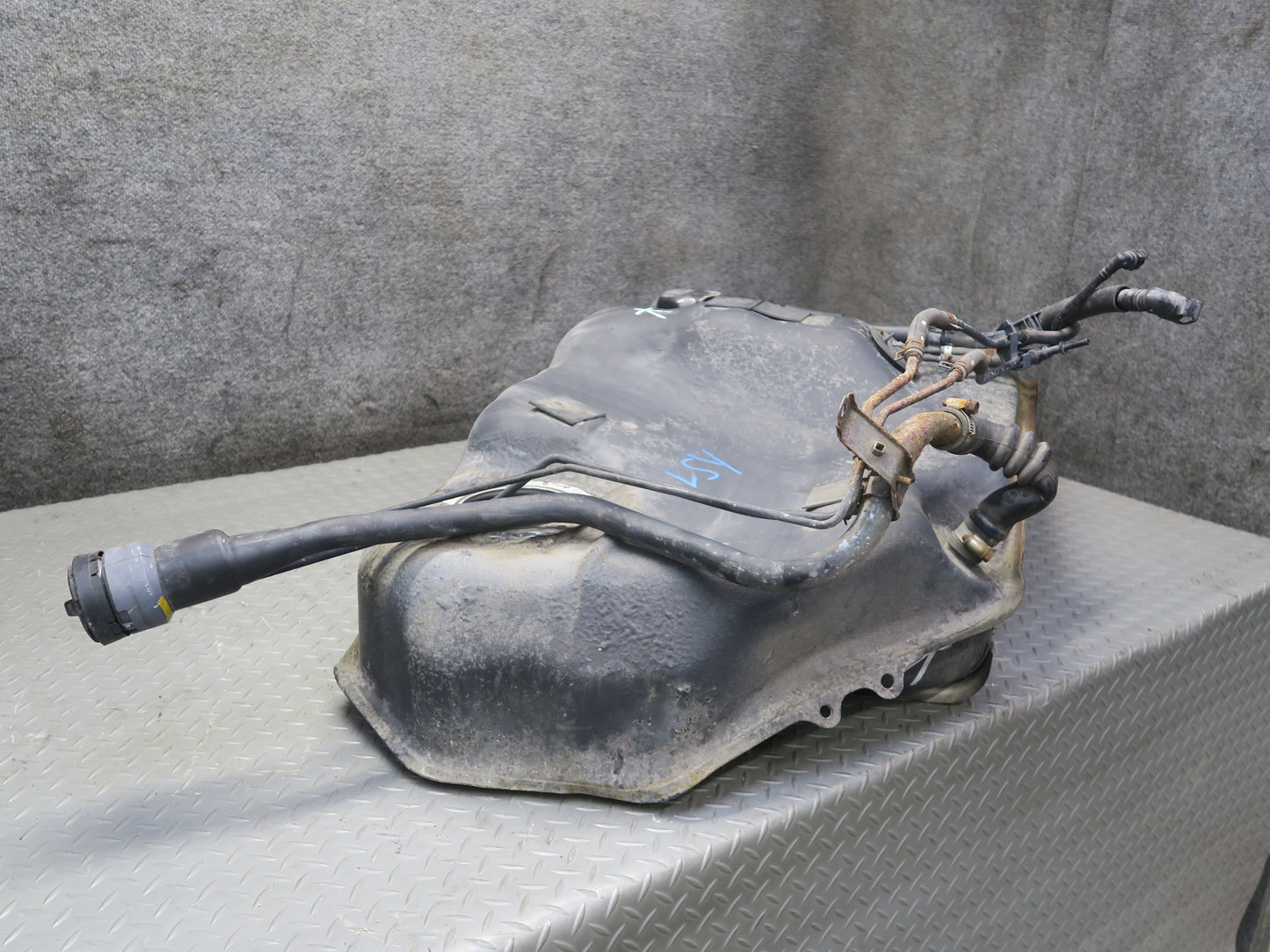 01-05 Lexus UCF30L LS430 Gas Fuel Tank w Filler Neck & Heat Shield OEM