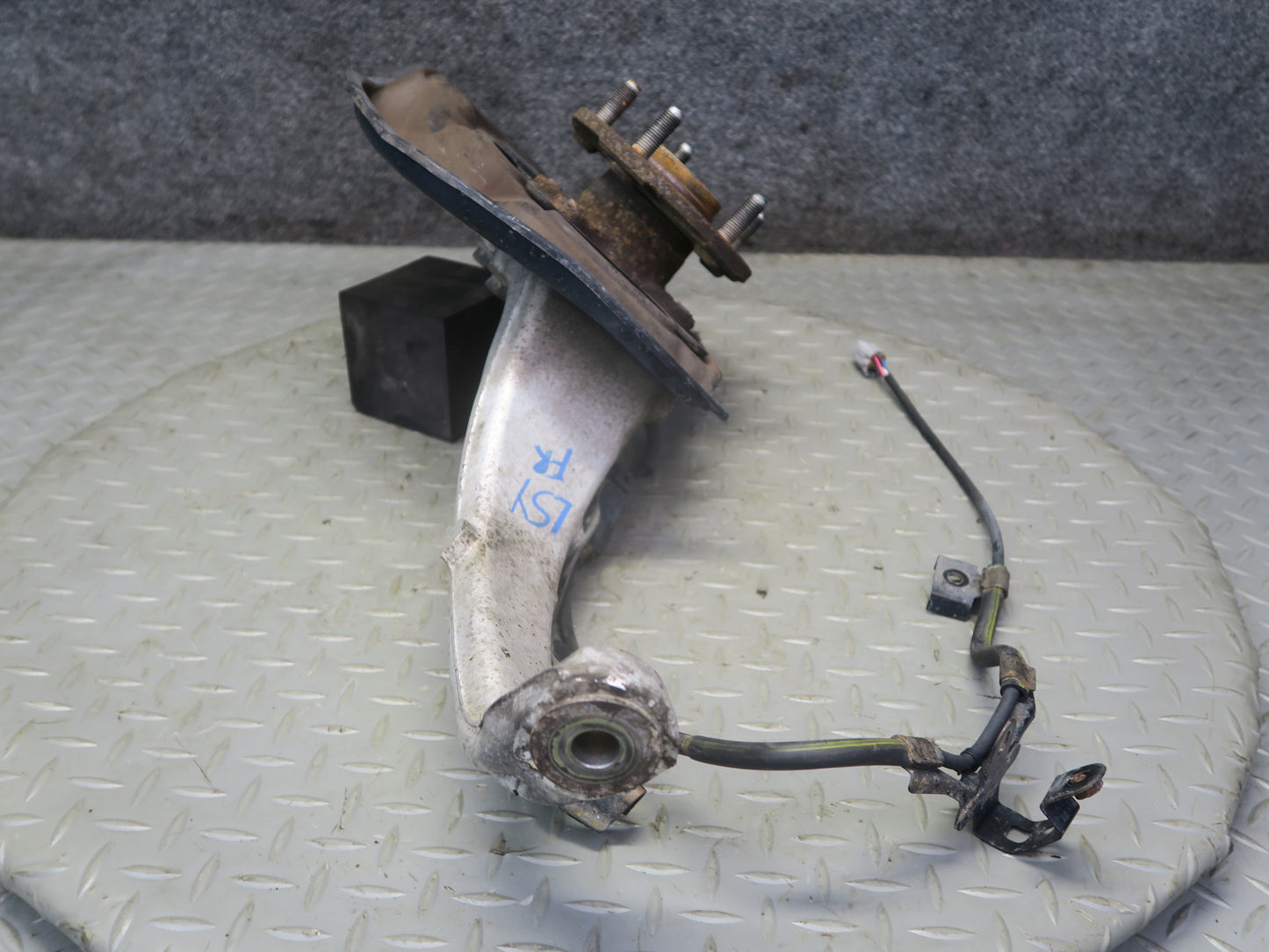 01-06 Lexus UCF30L LS430 RWD Front Right Spindle Knuckle Wheel Hub Bearing OEM
