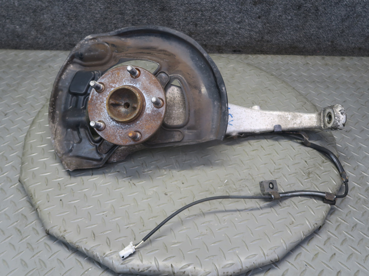 01-06 Lexus UCF30L LS430 RWD Front Left Spindle Knuckle Wheel Hub Bearing OEM