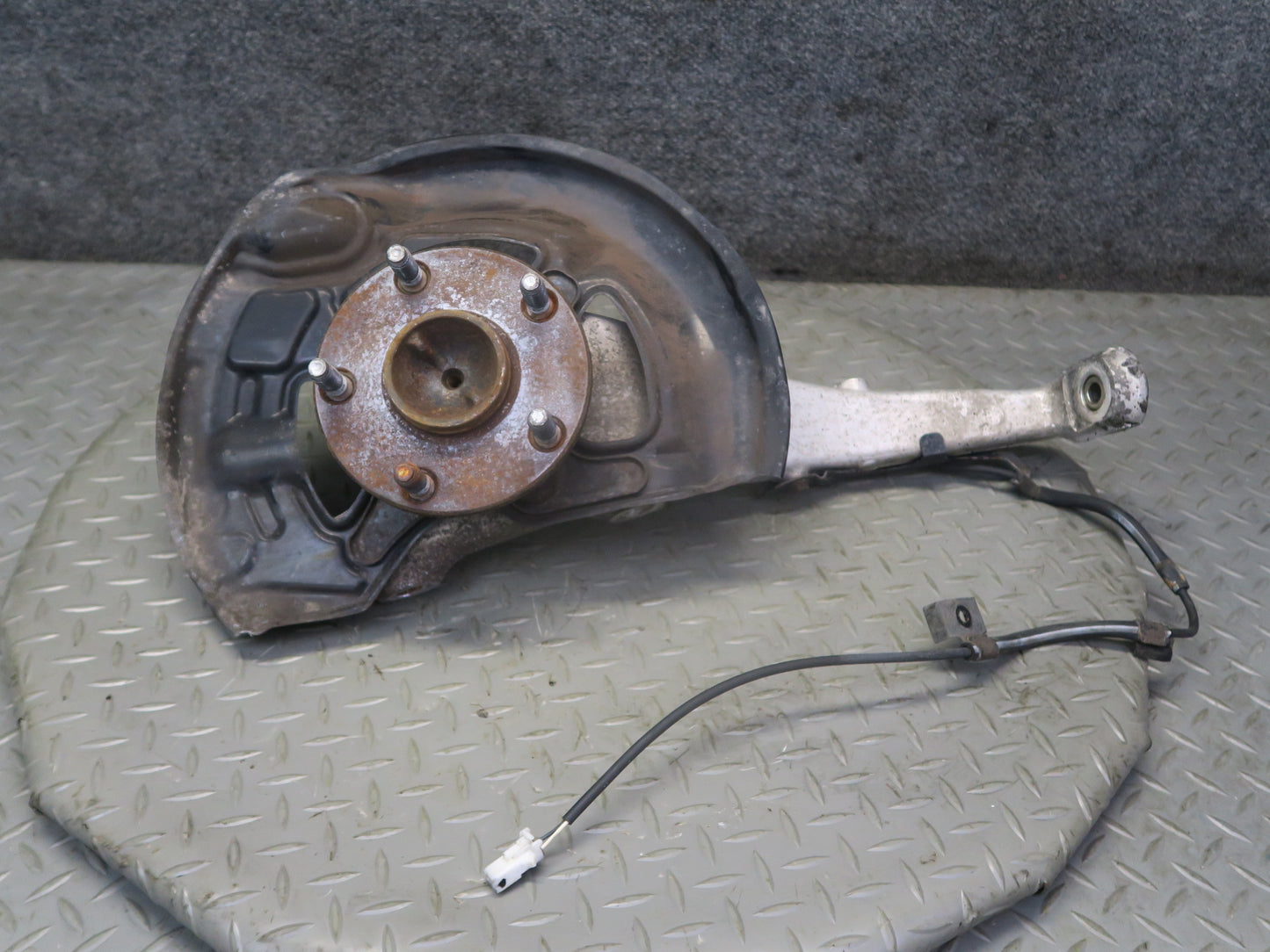 01-06 Lexus UCF30L LS430 RWD Front Left Spindle Knuckle Wheel Hub Bearing OEM