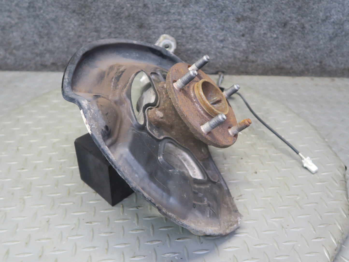 01-06 Lexus UCF30L LS430 RWD Front Left Spindle Knuckle Wheel Hub Bearing OEM