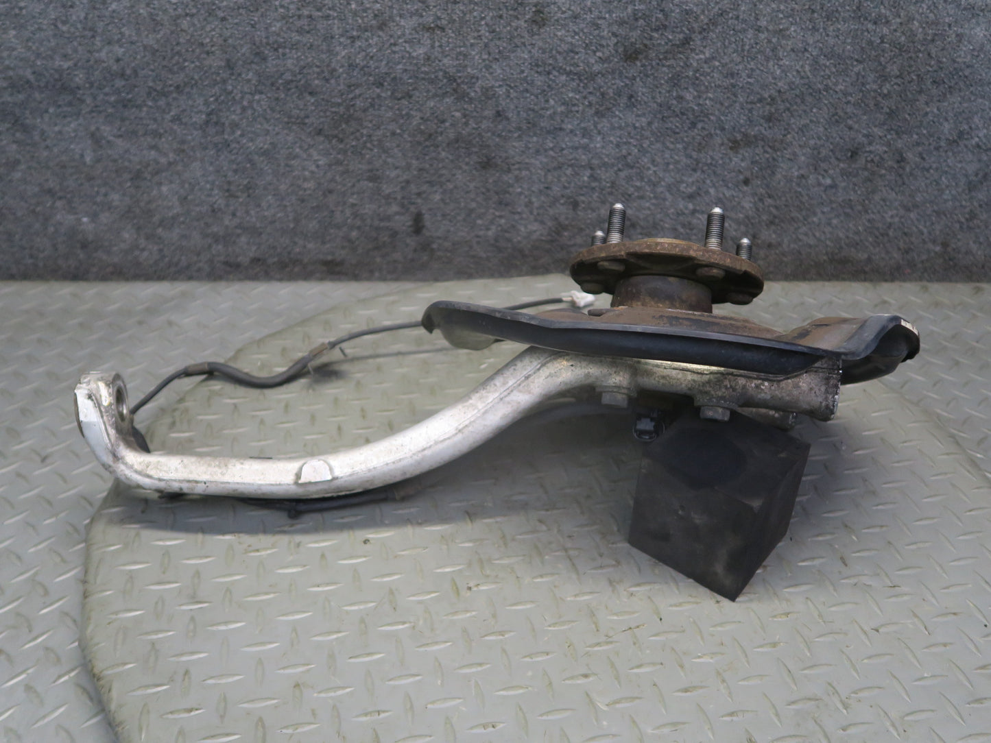 01-06 Lexus UCF30L LS430 RWD Front Left Spindle Knuckle Wheel Hub Bearing OEM