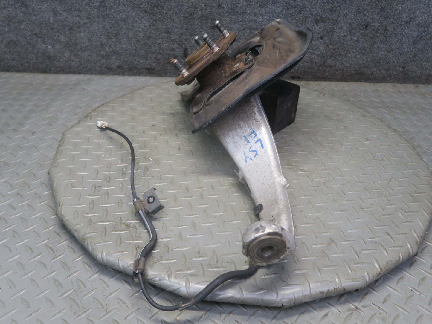 01-06 Lexus UCF30L LS430 RWD Front Left Spindle Knuckle Wheel Hub Bearing OEM