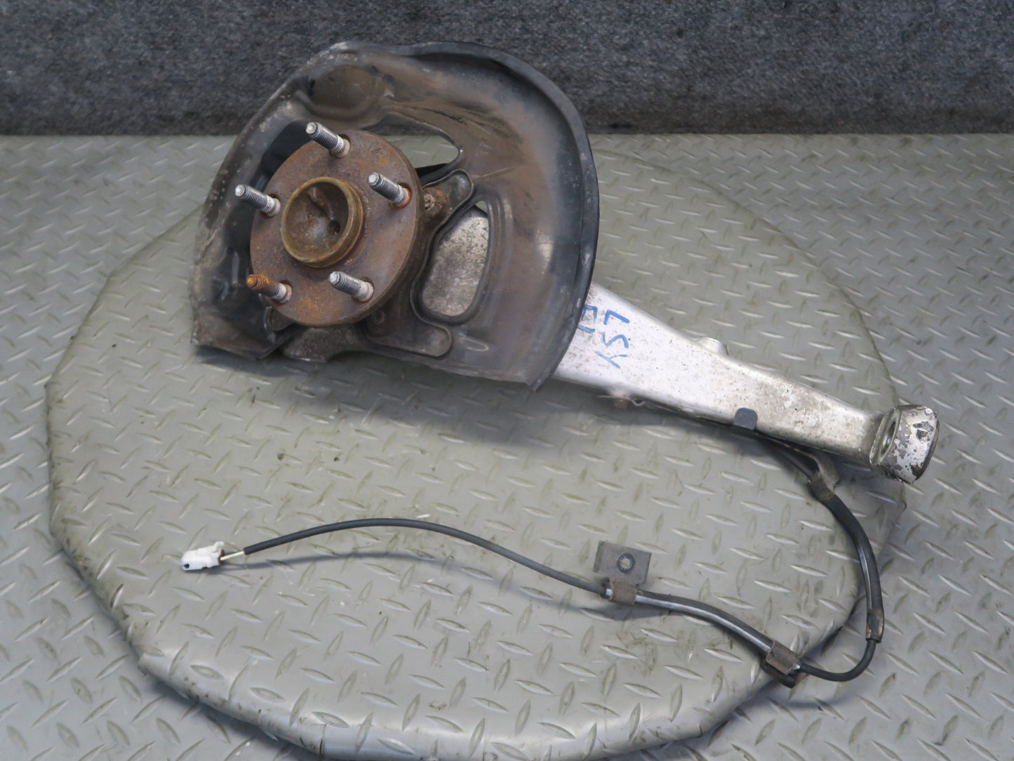 01-06 Lexus UCF30L LS430 RWD Front Left Spindle Knuckle Wheel Hub Bearing OEM