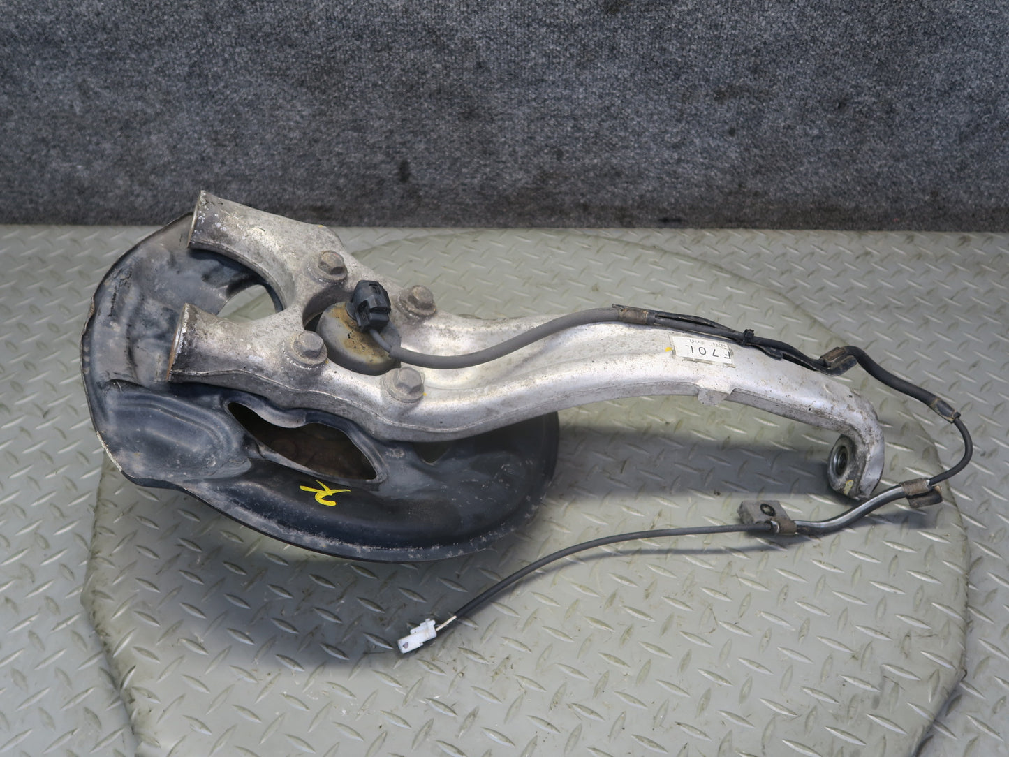 01-06 Lexus UCF30L LS430 RWD Front Left Spindle Knuckle Wheel Hub Bearing OEM