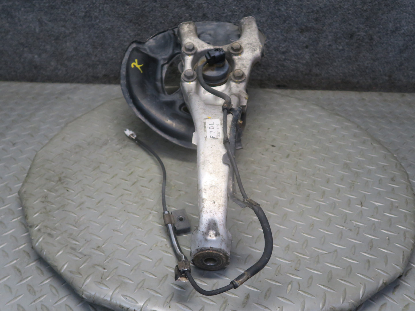 01-06 Lexus UCF30L LS430 RWD Front Left Spindle Knuckle Wheel Hub Bearing OEM