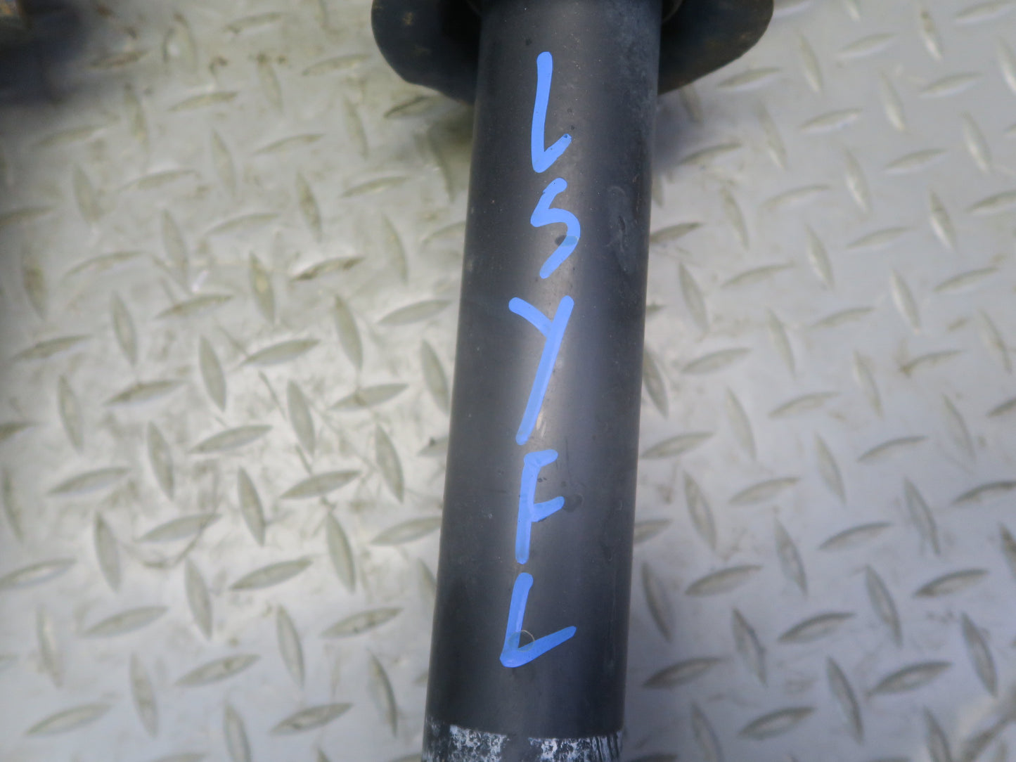 04-06 Lexus UCF30L LS430 Set of 2 Front Left & Right Strut Shock Absorber OEM