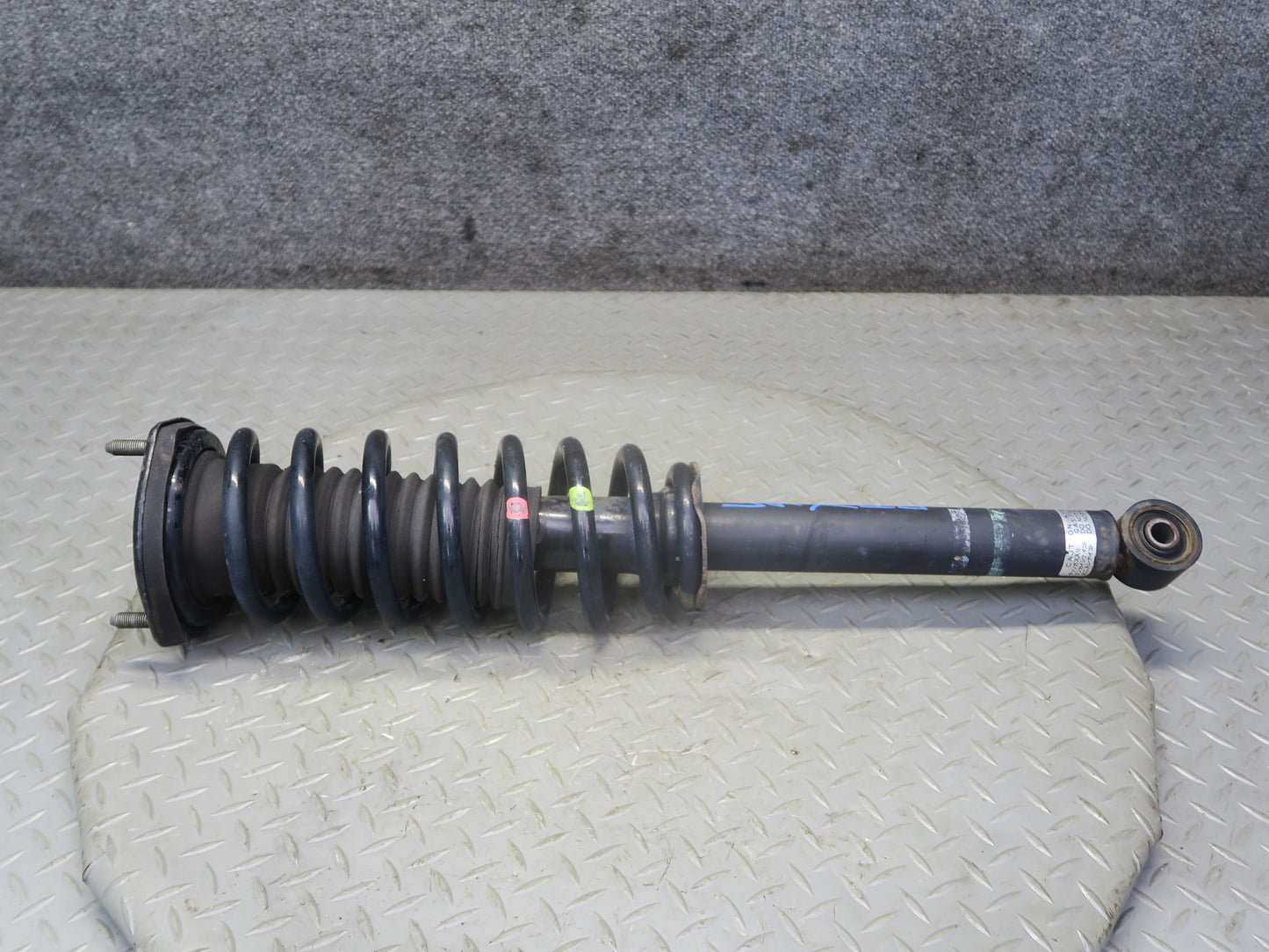 04-06 Lexus UCF30L LS430 Set of 2 Front Left & Right Strut Shock Absorber OEM