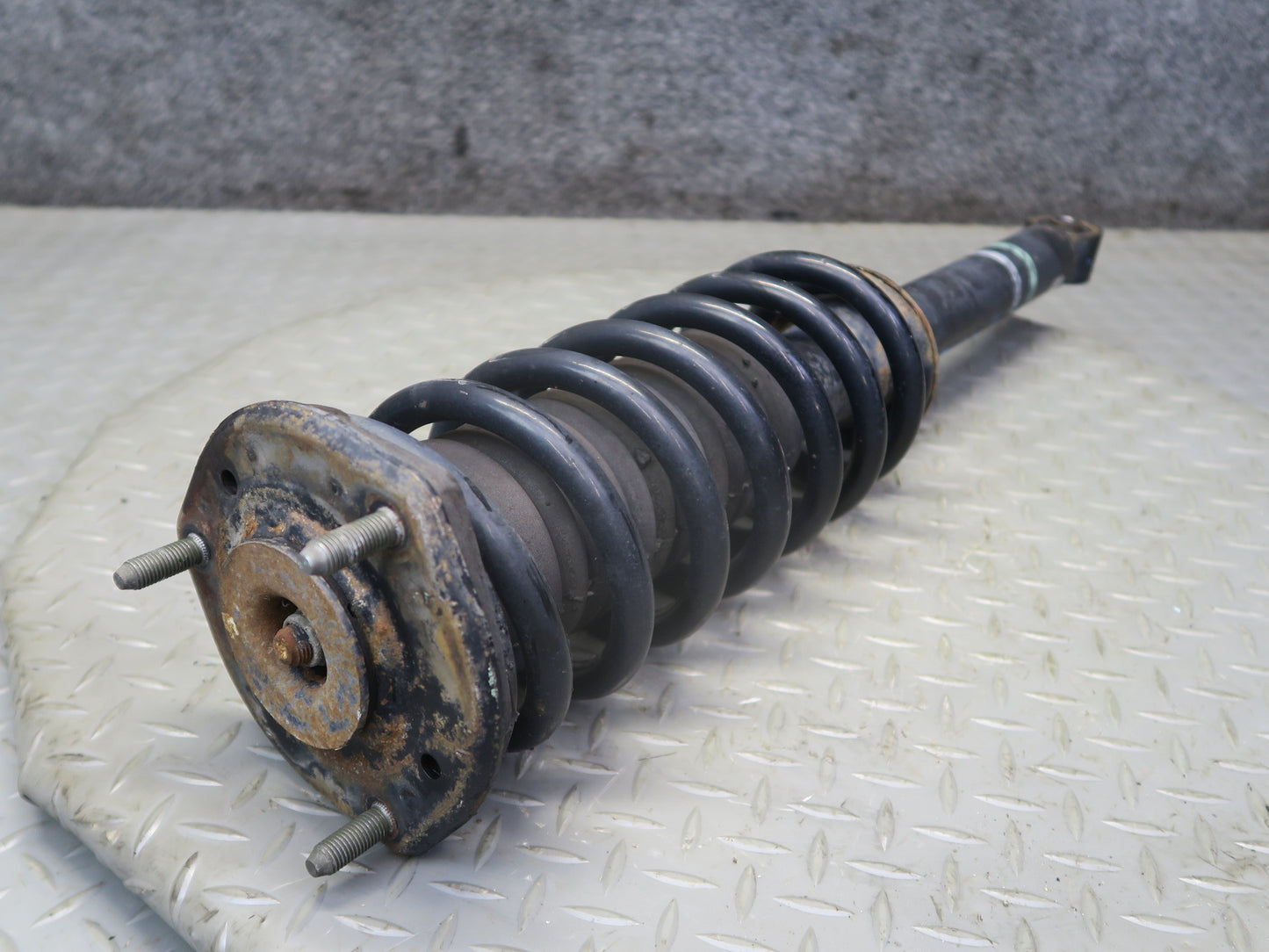 04-06 Lexus UCF30L LS430 Set of 2 Front Left & Right Strut Shock Absorber OEM