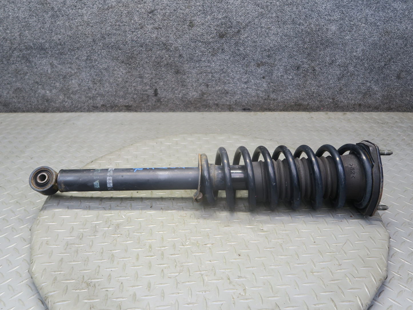 04-06 Lexus UCF30L LS430 Set of 2 Front Left & Right Strut Shock Absorber OEM