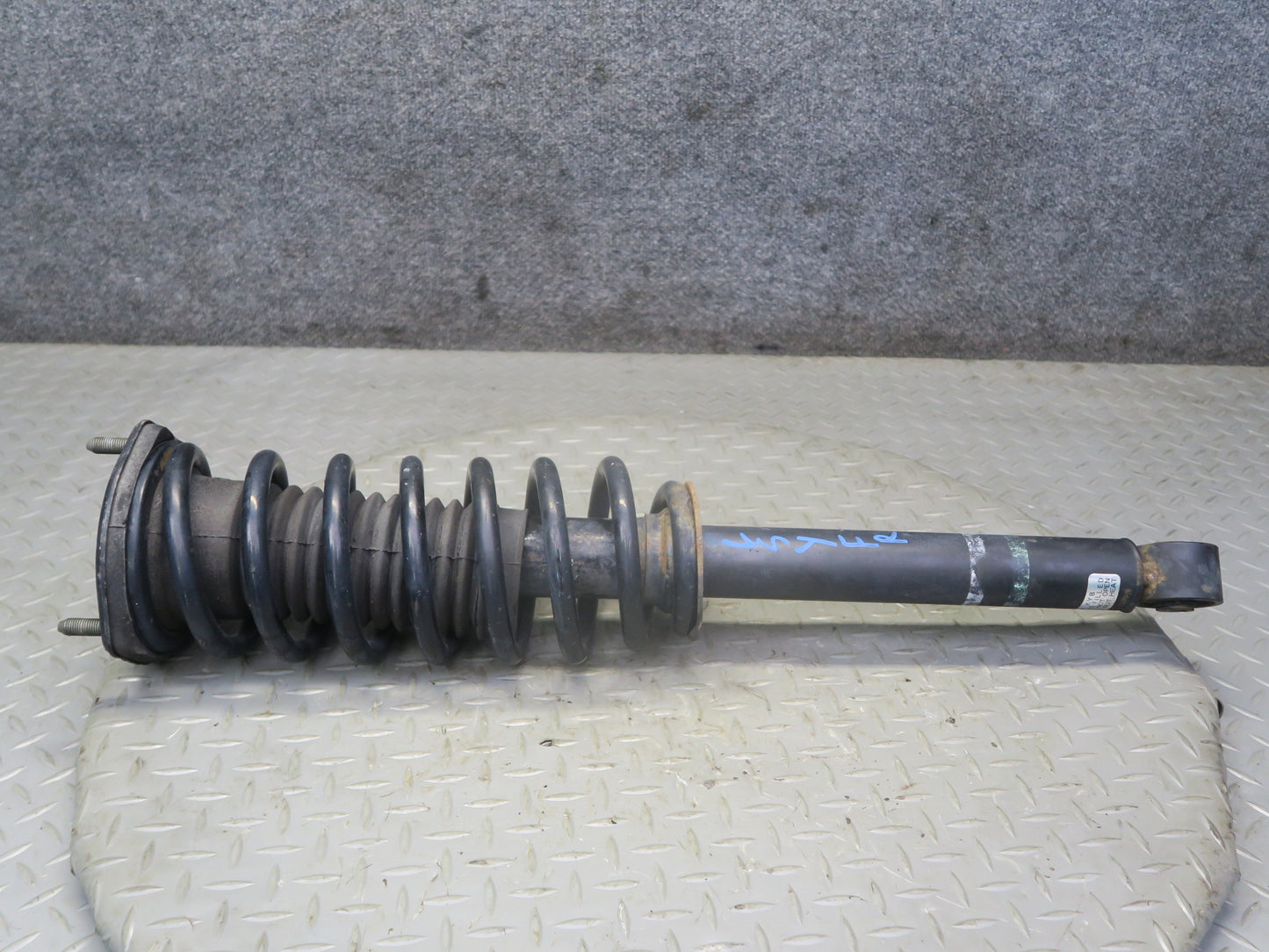 04-06 Lexus UCF30L LS430 Set of 2 Front Left & Right Strut Shock Absorber OEM