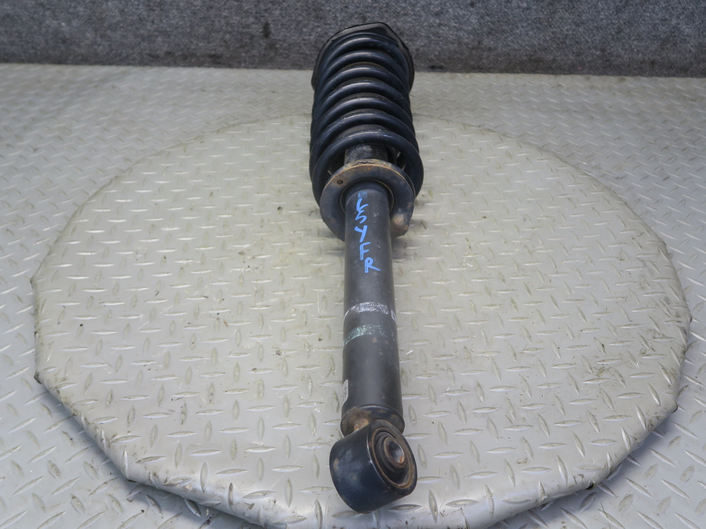 04-06 Lexus UCF30L LS430 Set of 2 Front Left & Right Strut Shock Absorber OEM