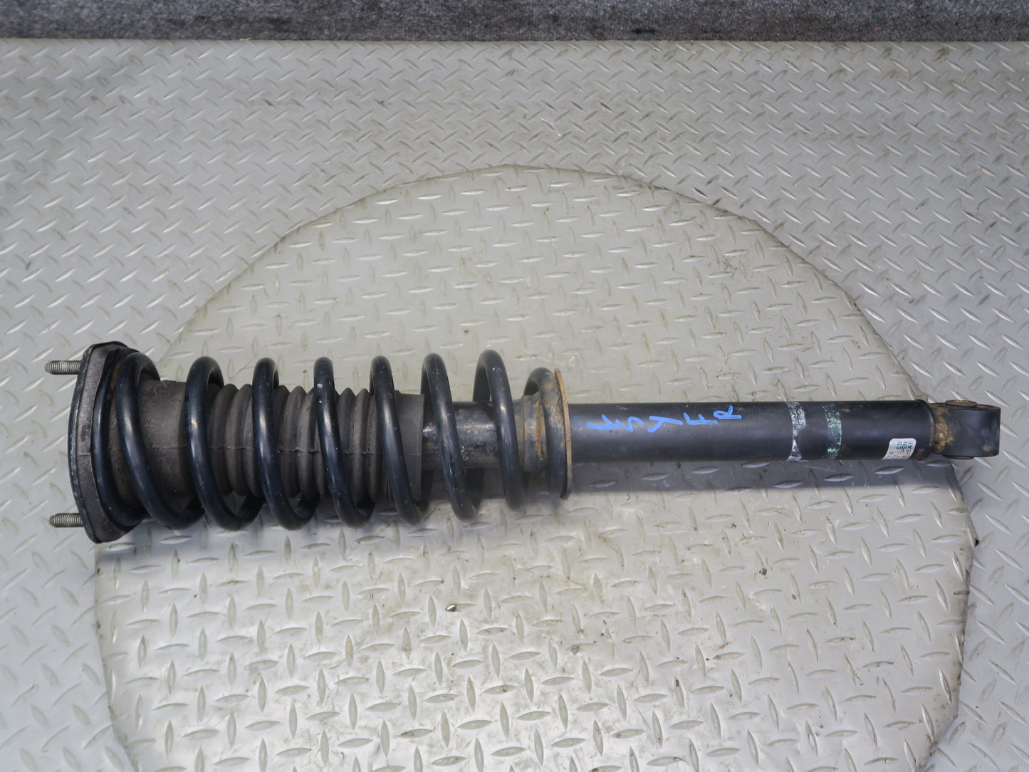 04-06 Lexus UCF30L LS430 Set of 2 Front Left & Right Strut Shock Absorber OEM