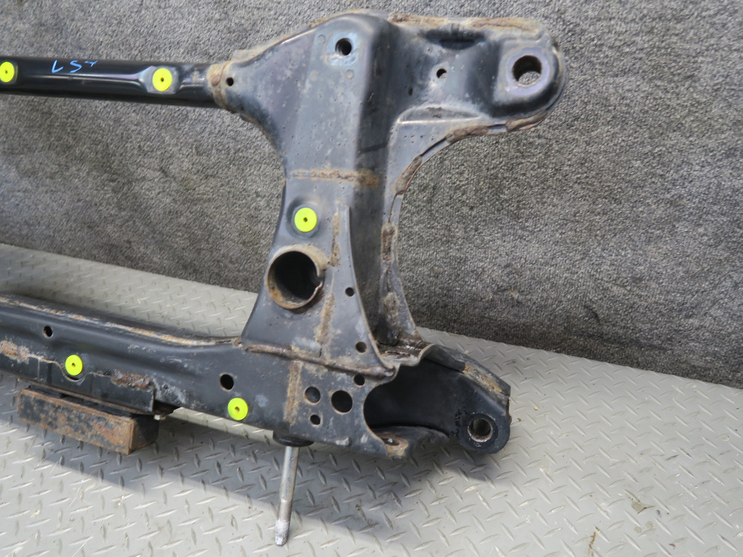 04-06 Lexus UCF30L LS430 Front Suspension Subframe Crossmember Cradle OEM