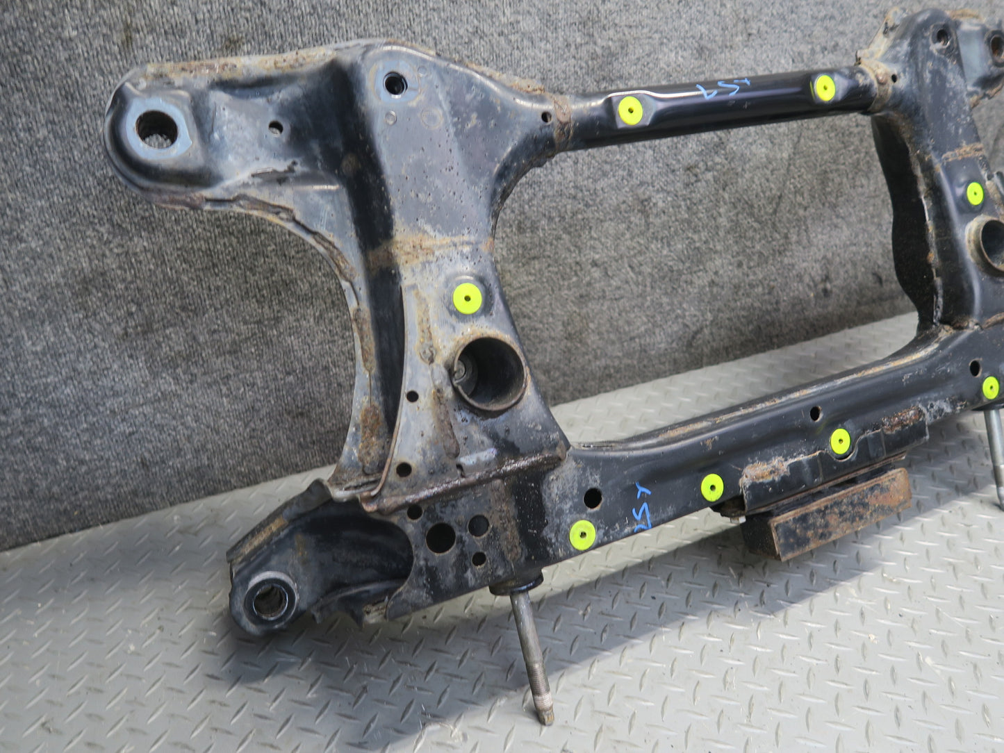 04-06 Lexus UCF30L LS430 Front Suspension Subframe Crossmember Cradle OEM