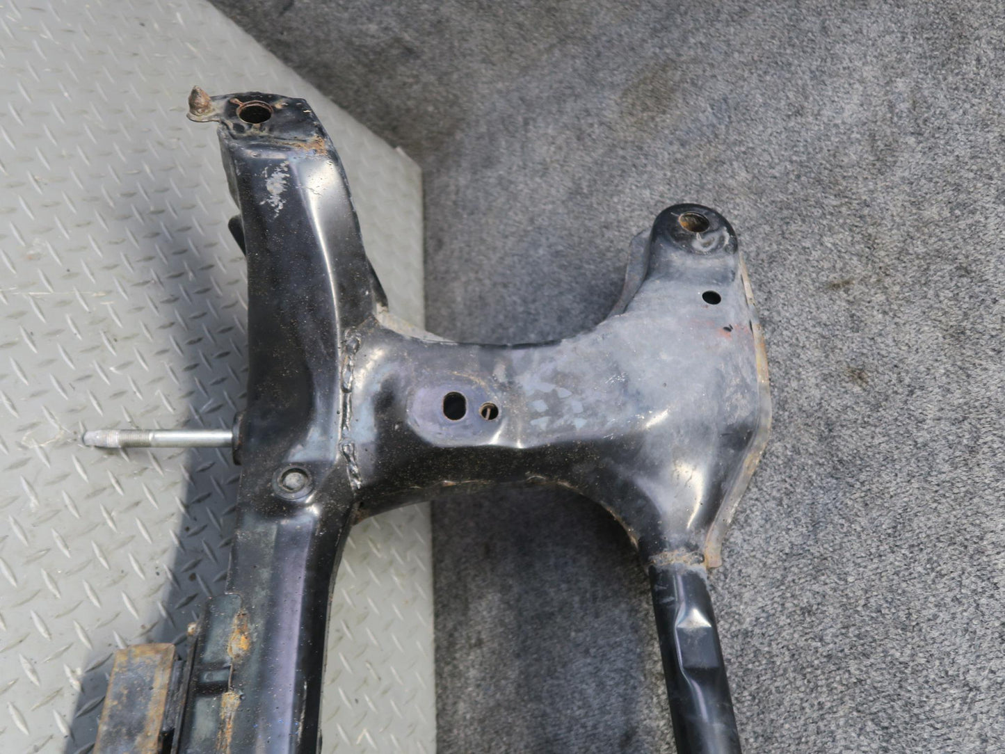 04-06 Lexus UCF30L LS430 Front Suspension Subframe Crossmember Cradle OEM