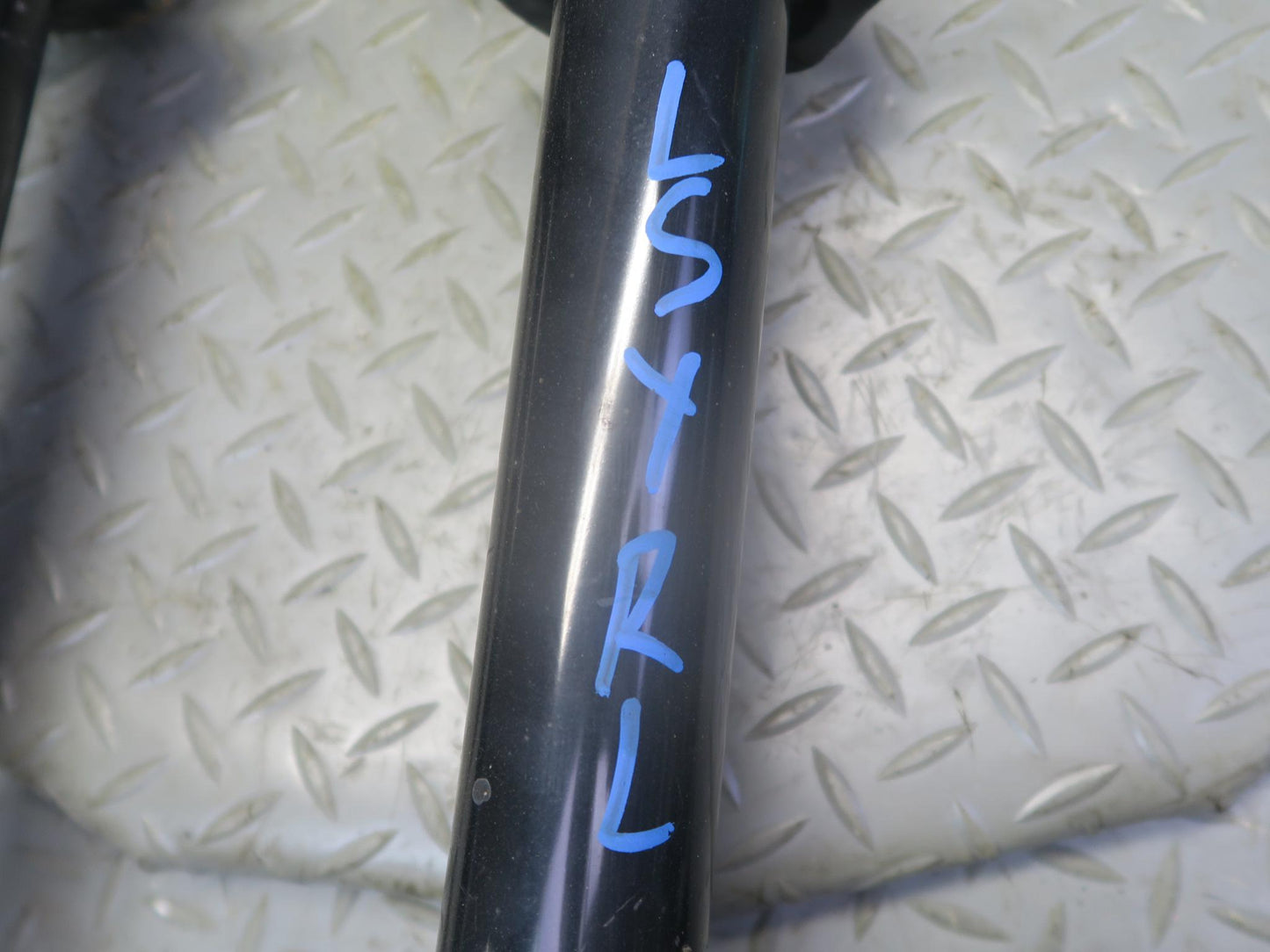04-06 Lexus UCF30L LS430 Set of 2 Rear Left & Right Strut Shock Absorber OEM