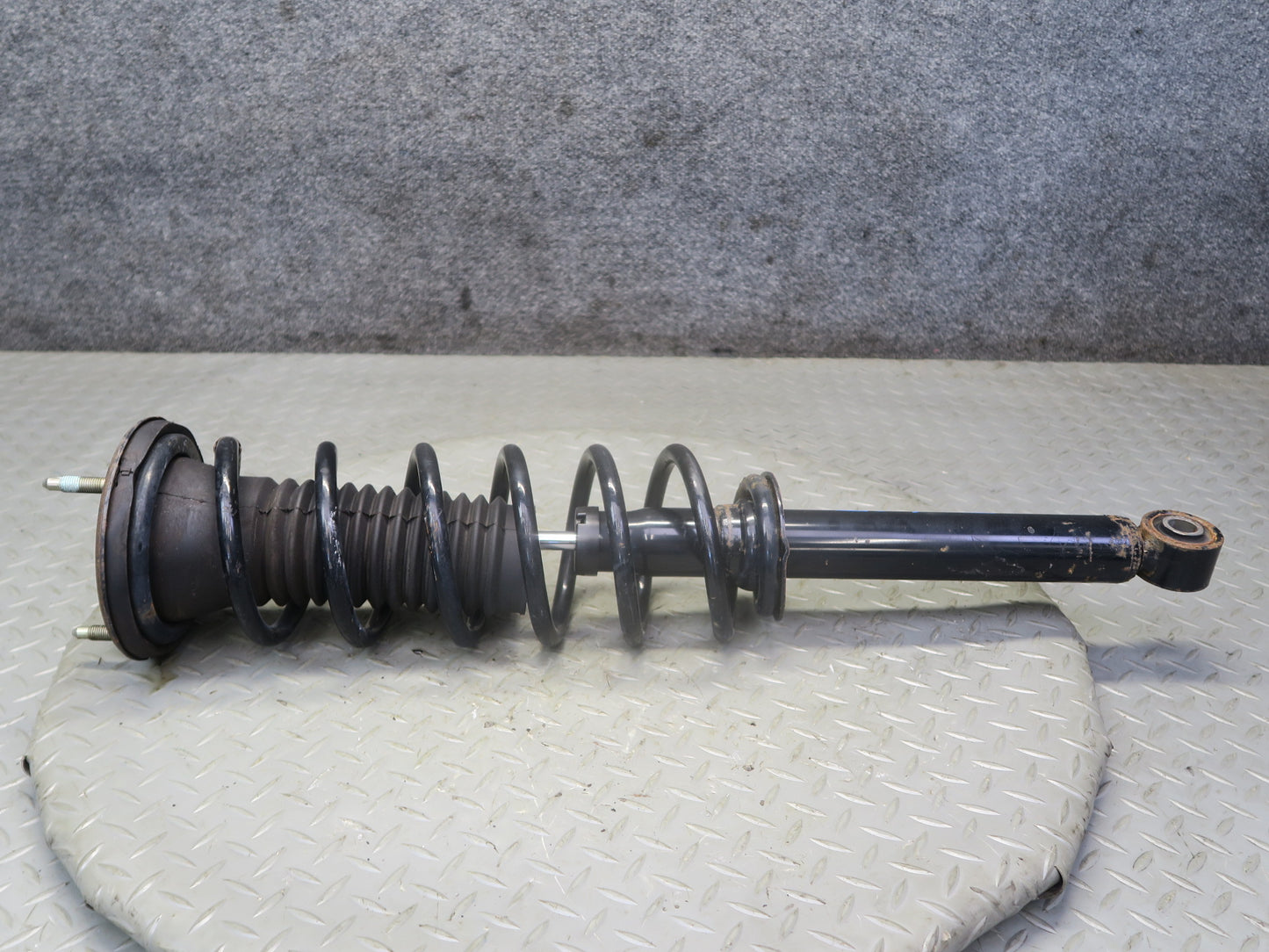 04-06 Lexus UCF30L LS430 Set of 2 Rear Left & Right Strut Shock Absorber OEM