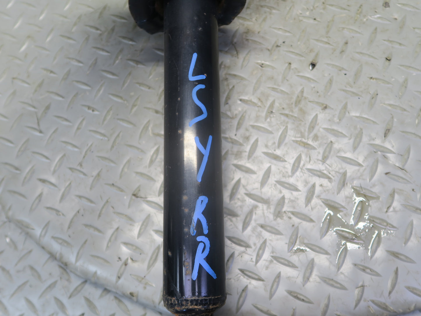 04-06 Lexus UCF30L LS430 Set of 2 Rear Left & Right Strut Shock Absorber OEM