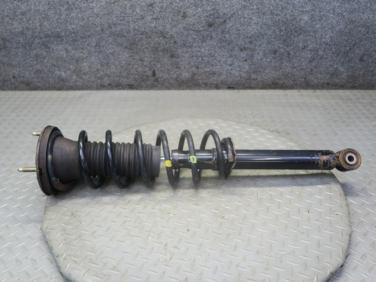 04-06 Lexus UCF30L LS430 Set of 2 Rear Left & Right Strut Shock Absorber OEM