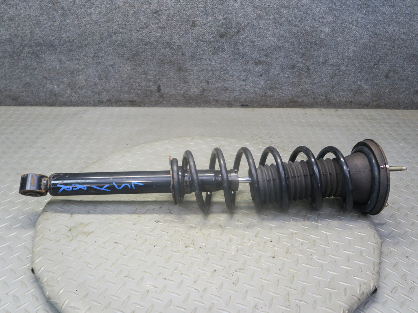 04-06 Lexus UCF30L LS430 Set of 2 Rear Left & Right Strut Shock Absorber OEM