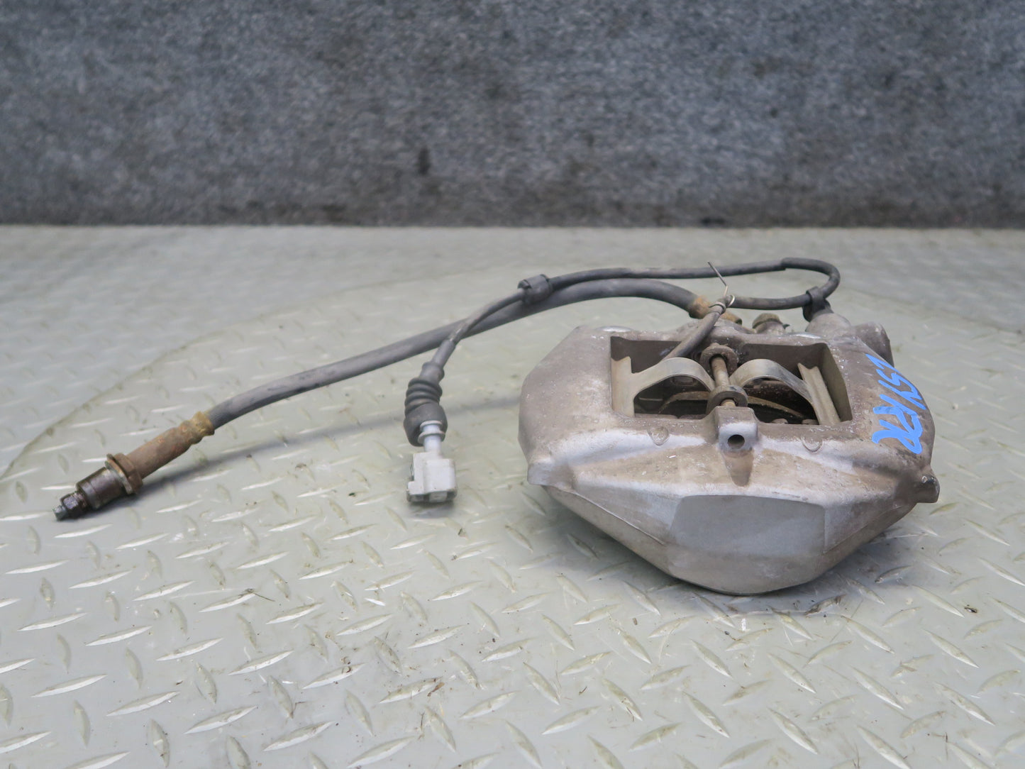 01-06 Lexus UCF30L LS430 Set of 2 Rear Left & Right Sumitomo Brake Caliper OEM