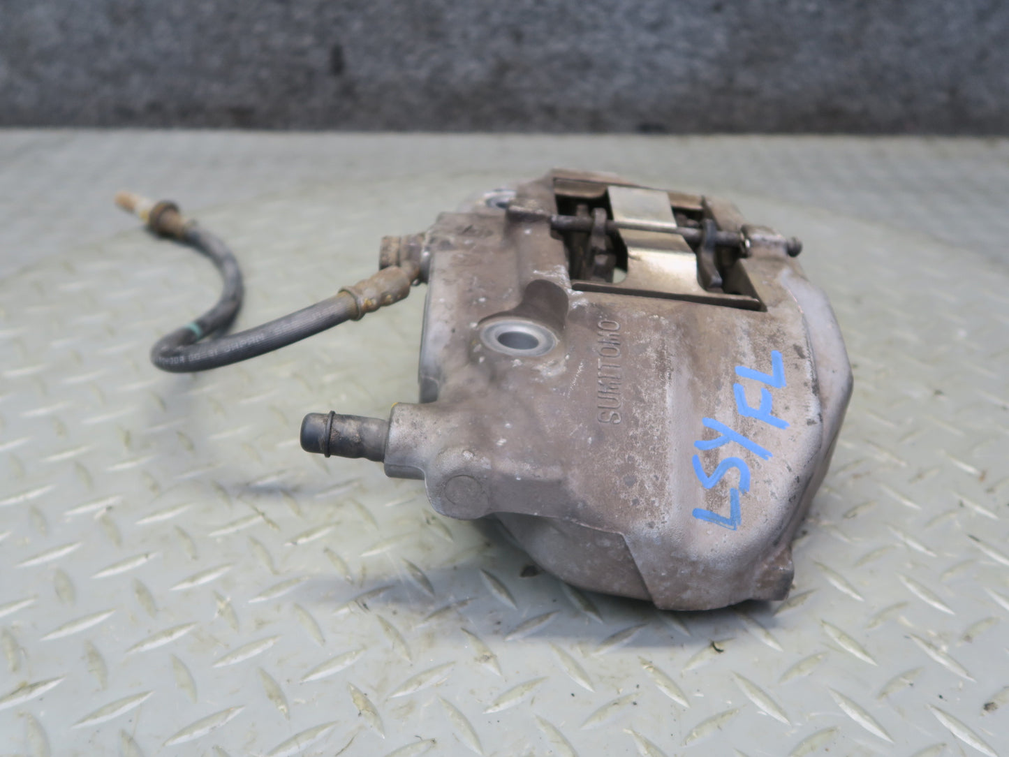 01-06 Lexus UCF30L LS430 Set of 2 Front Left & Right Sumitomo Brake Caliper OEM
