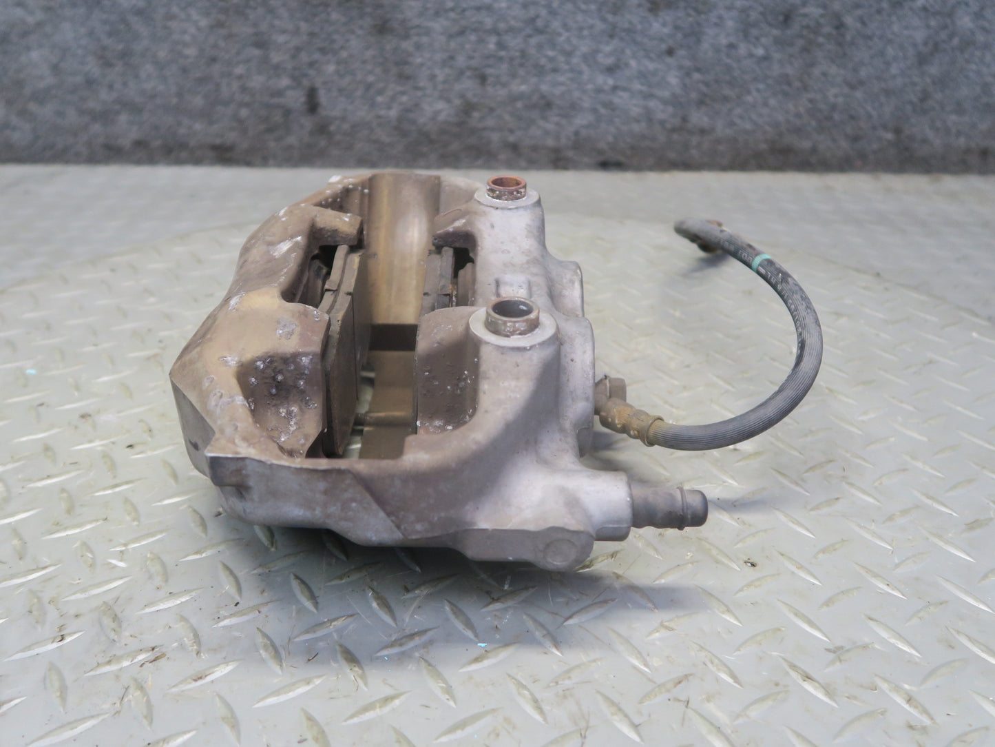01-06 Lexus UCF30L LS430 Set of 2 Front Left & Right Sumitomo Brake Caliper OEM