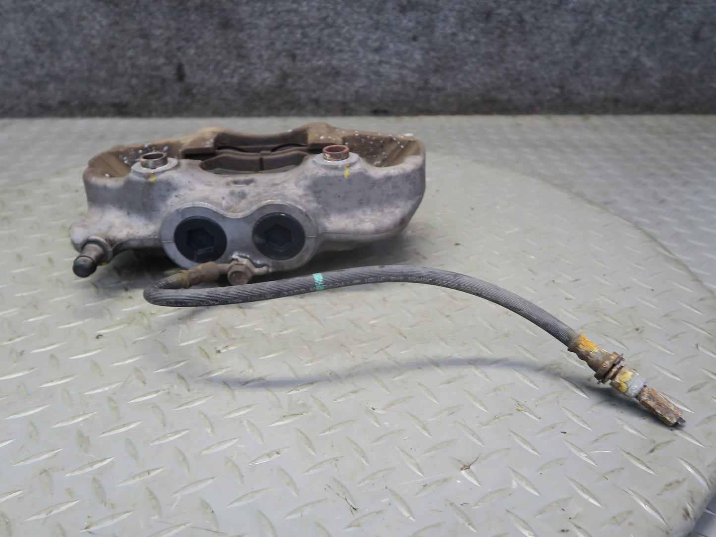 01-06 Lexus UCF30L LS430 Set of 2 Front Left & Right Sumitomo Brake Caliper OEM