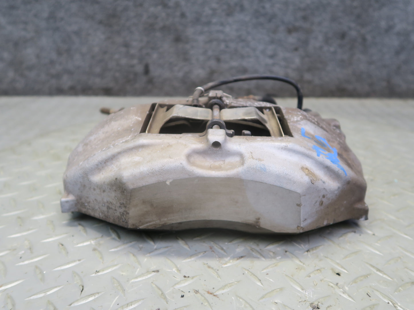01-06 Lexus UCF30L LS430 Set of 2 Front Left & Right Sumitomo Brake Caliper OEM