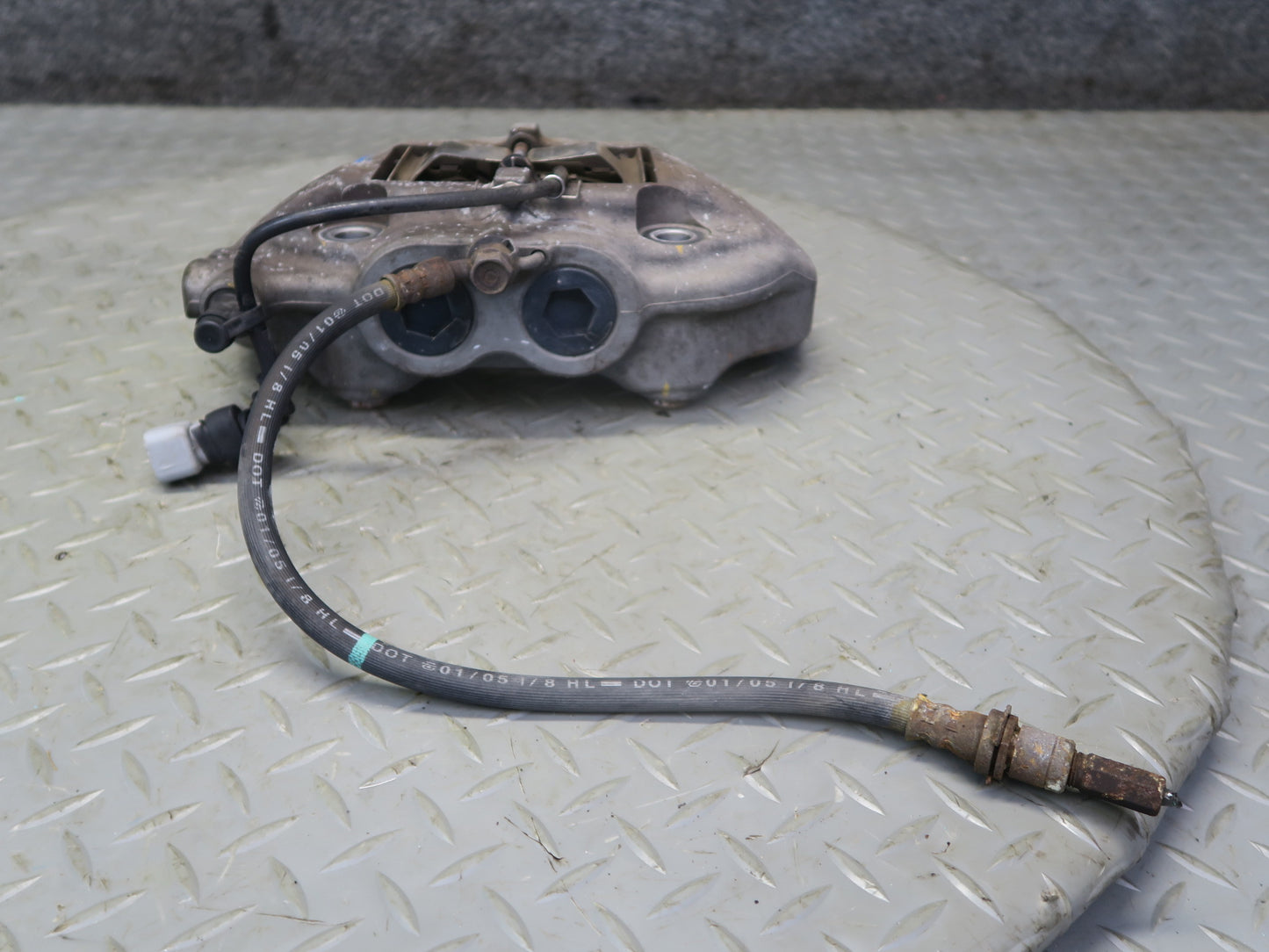 01-06 Lexus UCF30L LS430 Set of 2 Front Left & Right Sumitomo Brake Caliper OEM