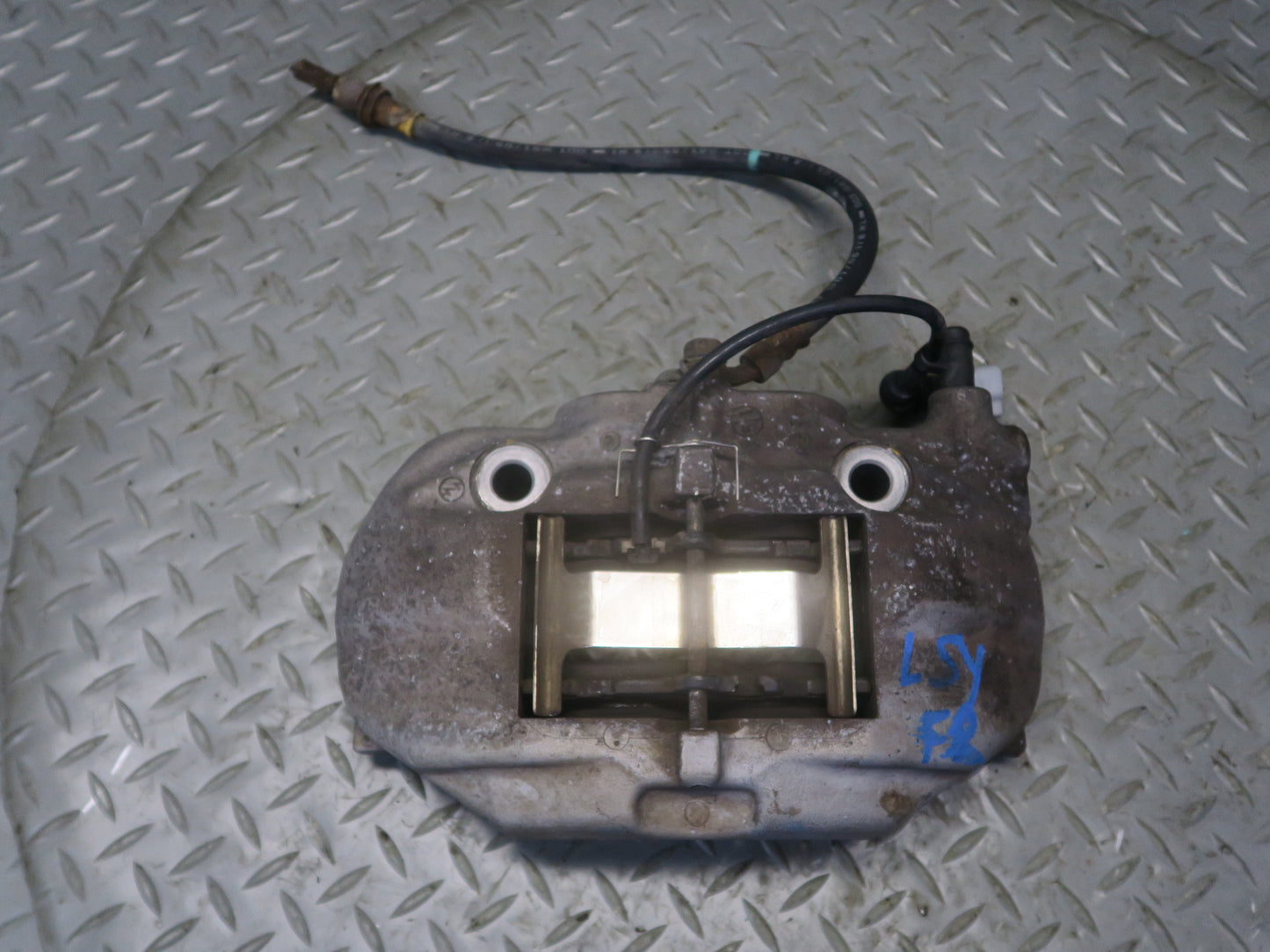 01-06 Lexus UCF30L LS430 Set of 2 Front Left & Right Sumitomo Brake Caliper OEM