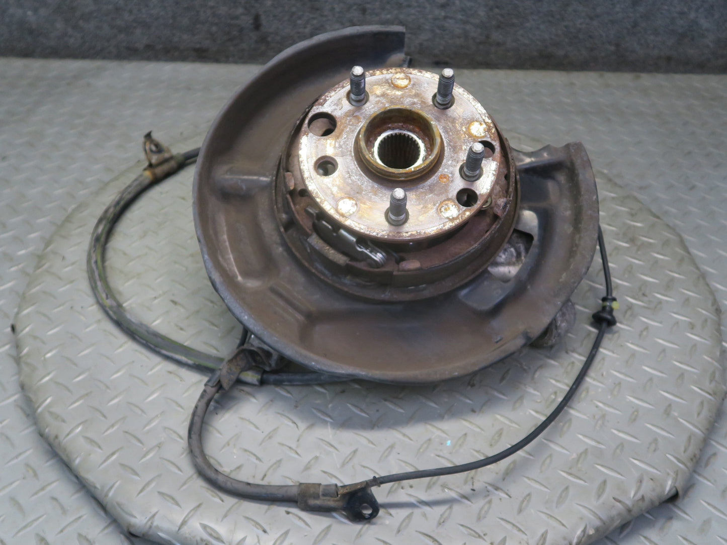 01-06 Lexus UCF30L LS430 RWD Rear Left Spindle Knuckle Wheel Hub Bearing OEM