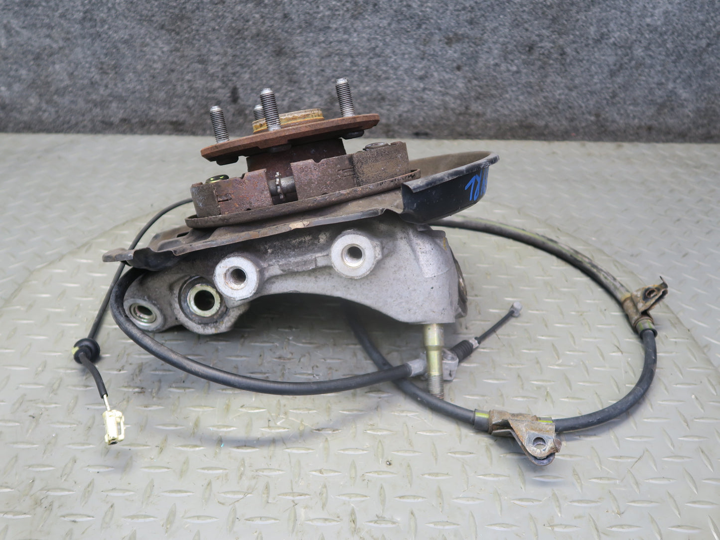 01-06 Lexus UCF30L LS430 RWD Rear Left Spindle Knuckle Wheel Hub Bearing OEM