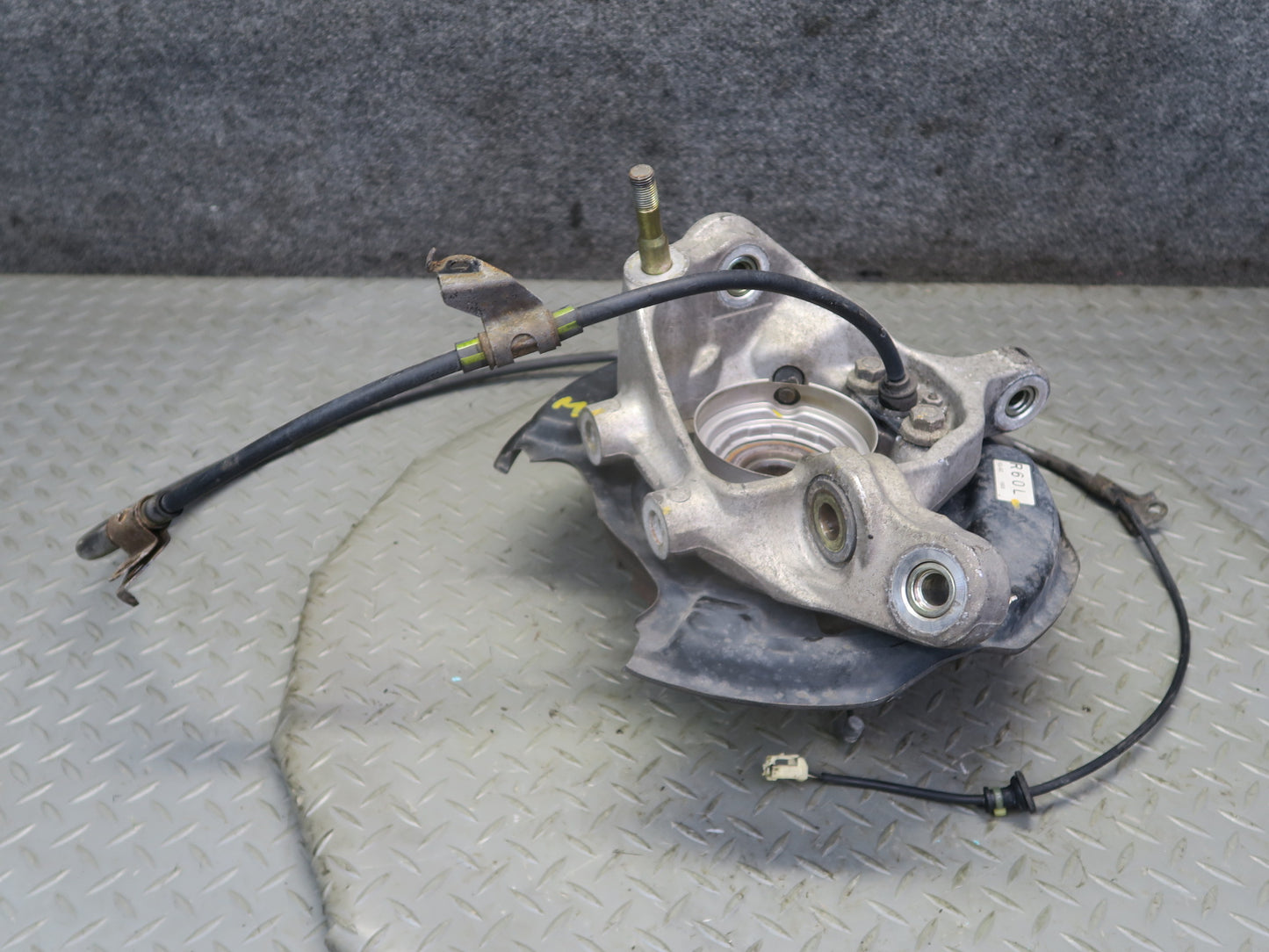 01-06 Lexus UCF30L LS430 RWD Rear Left Spindle Knuckle Wheel Hub Bearing OEM