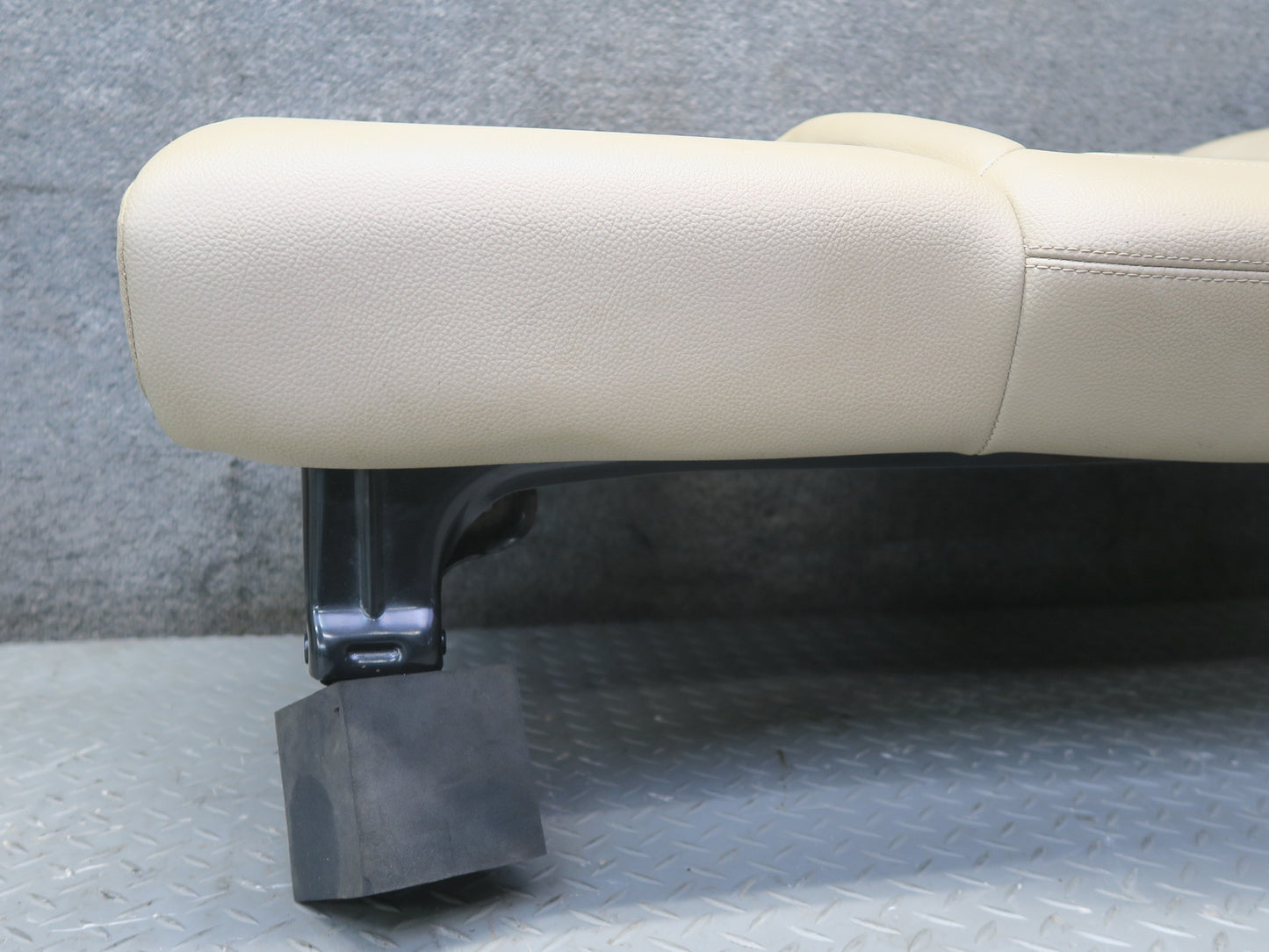 12-15 Mercedes W166 Ml-class Rear Left Seat Lower Cushion OEM